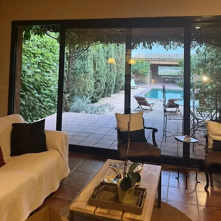 Ponent Villa